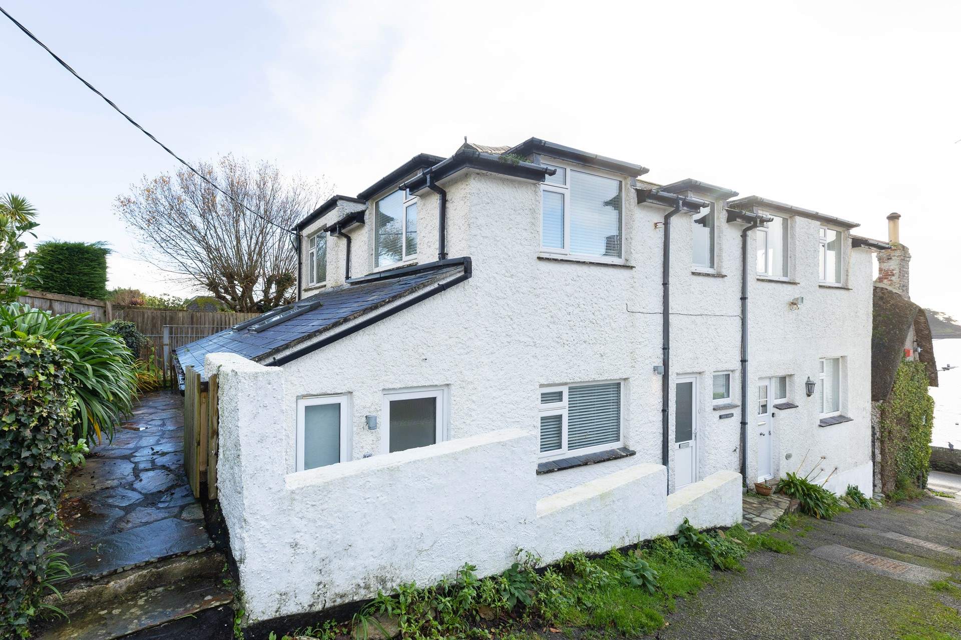 Semi-detached, Upper Warren is ideally situated just off the sea front in St Mawes.