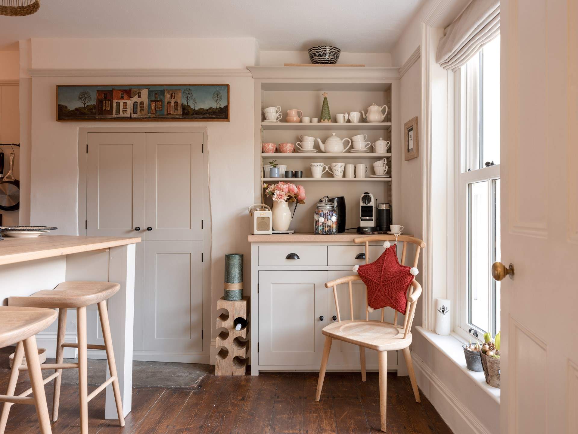 The breakfast-bar is a lovely and light spot to enjoy a bit of social brunch or some buffet-style feasting.