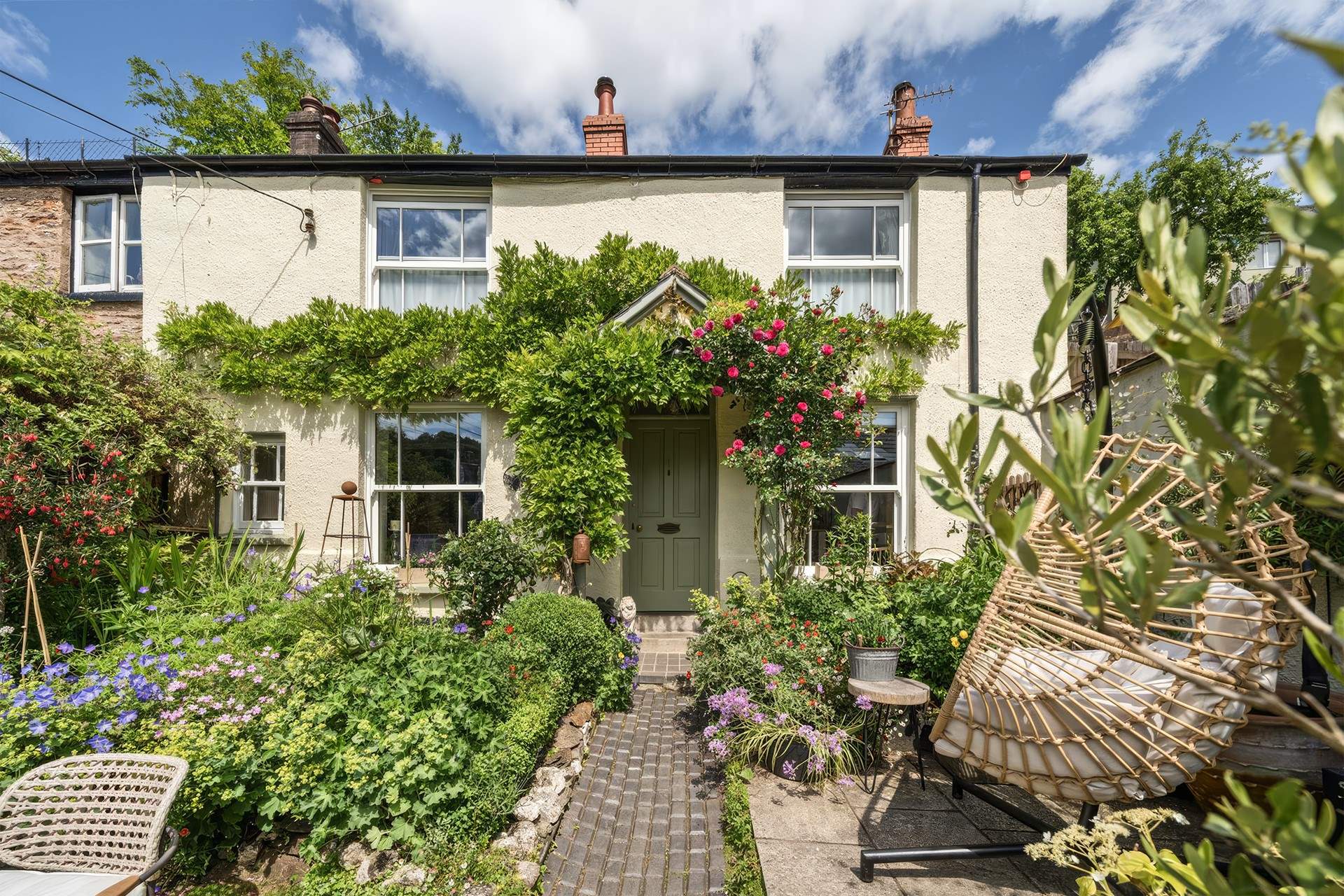 Welcome to magical Snowdrop Cottage. Situated a stone's throw from the heart of Dulverton.