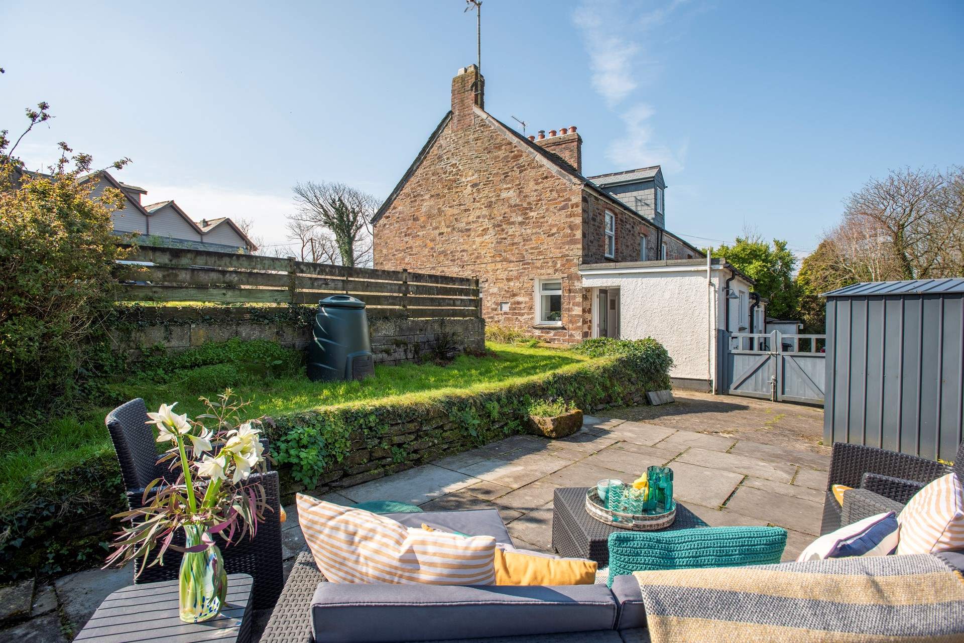 Al fresco dining, the perfect holiday pastime. 