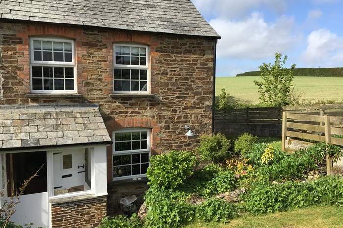 Rose End Cottage is a 3 bedroom, dog friendly holiday cottage near Padstow, North Cornwall.