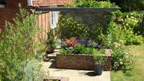 The cottage garden is so pretty.