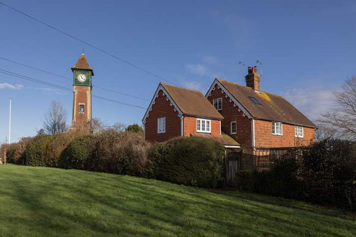 Dunks Cottage is a 4 bedroom, dog friendly self catering cottage near Cranbrook.