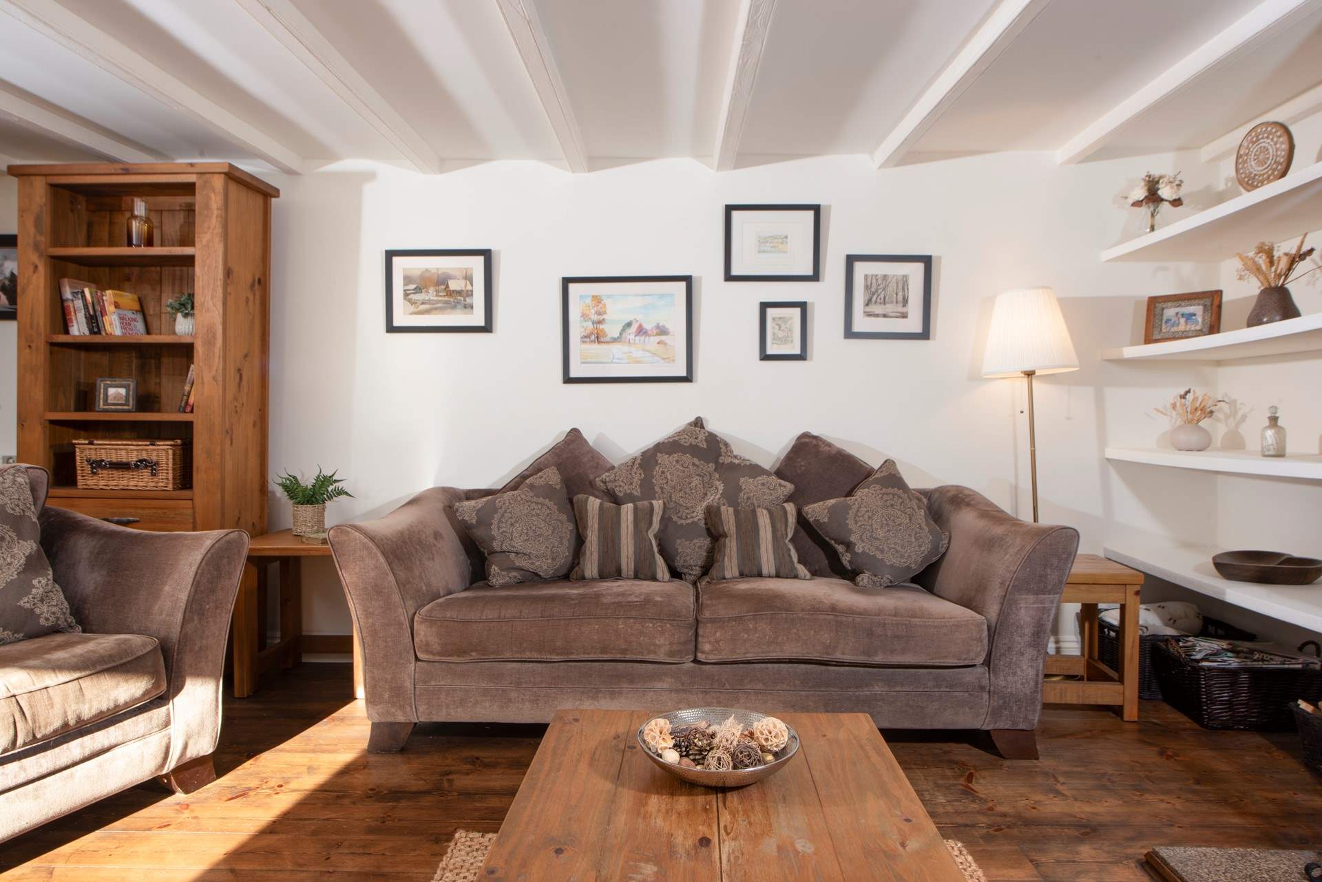 Perfect for laid-back moments and evening chatter.