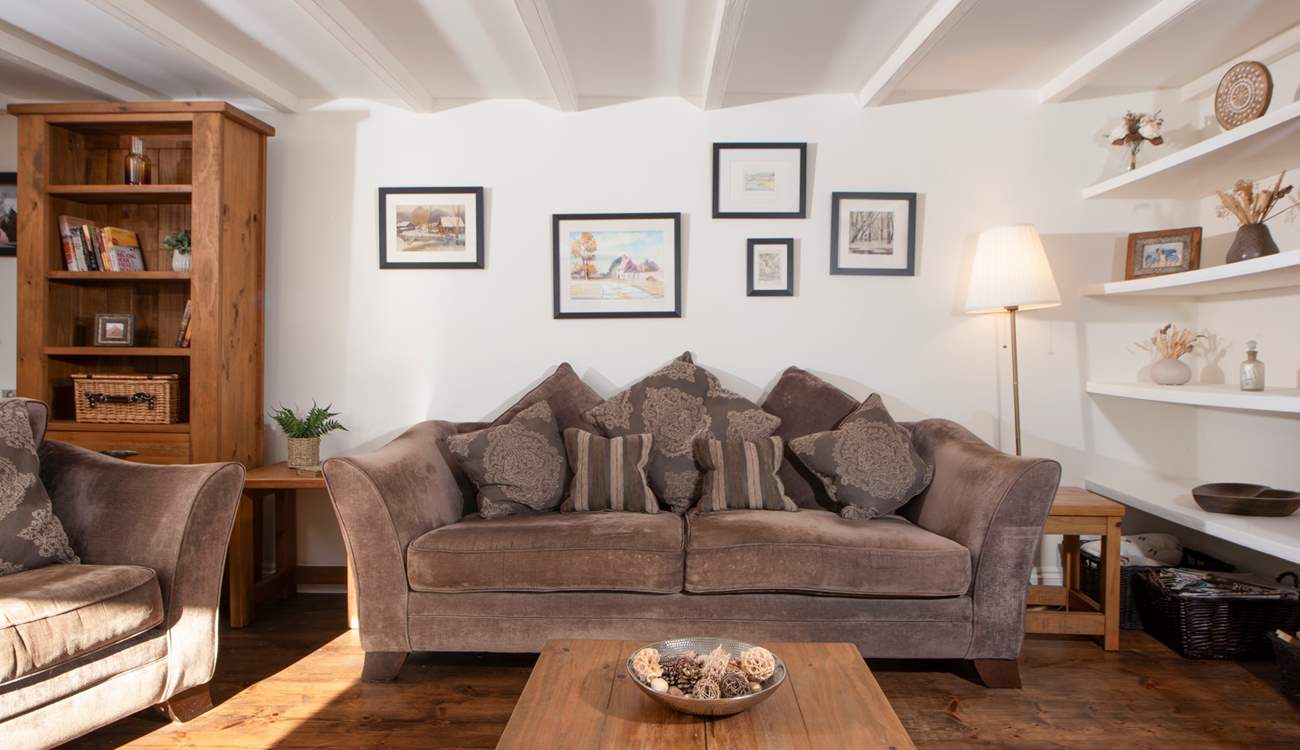 Perfect for laid-back moments and evening chatter.