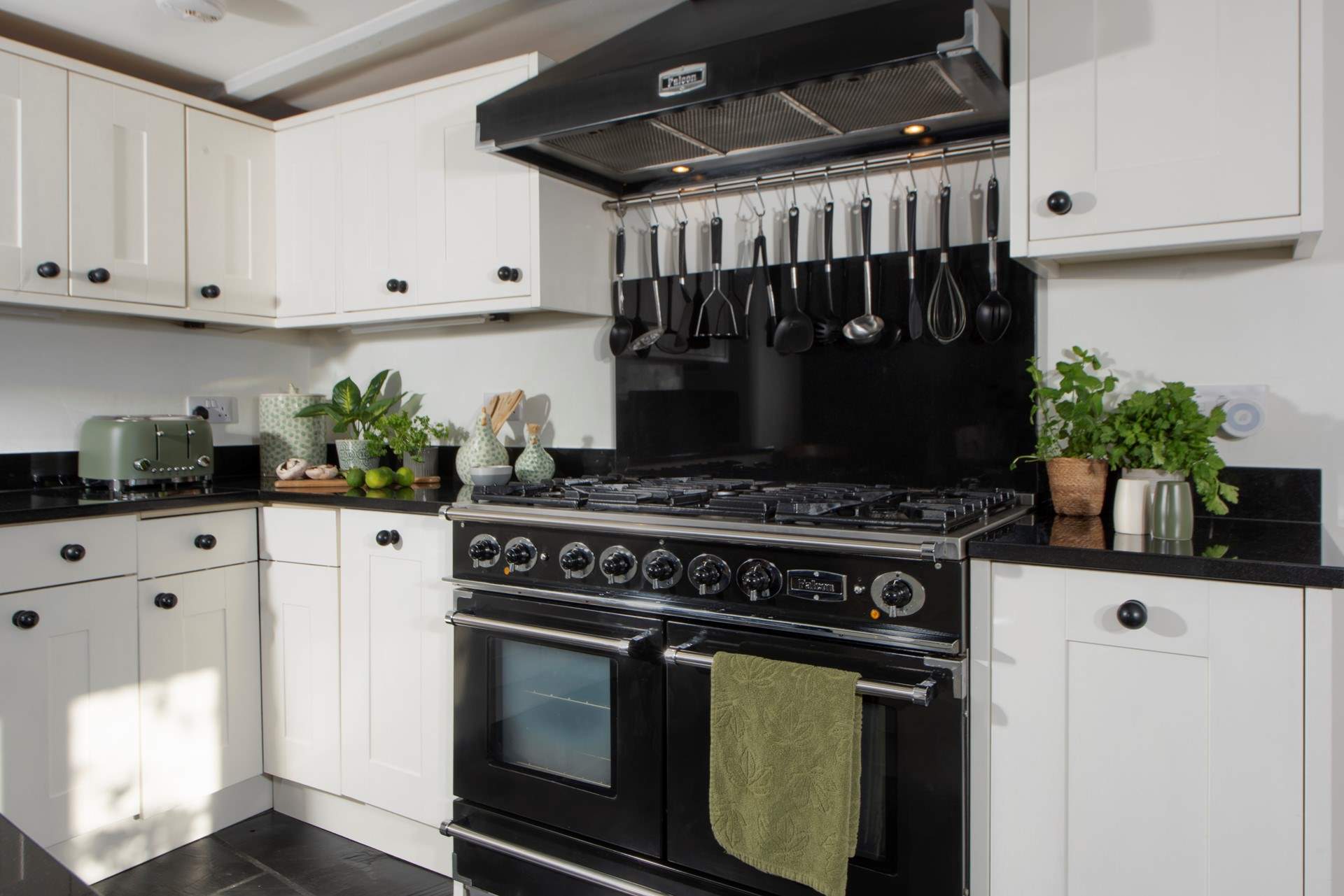 The holiday chef can cook up a feast on the large range-style cooker.