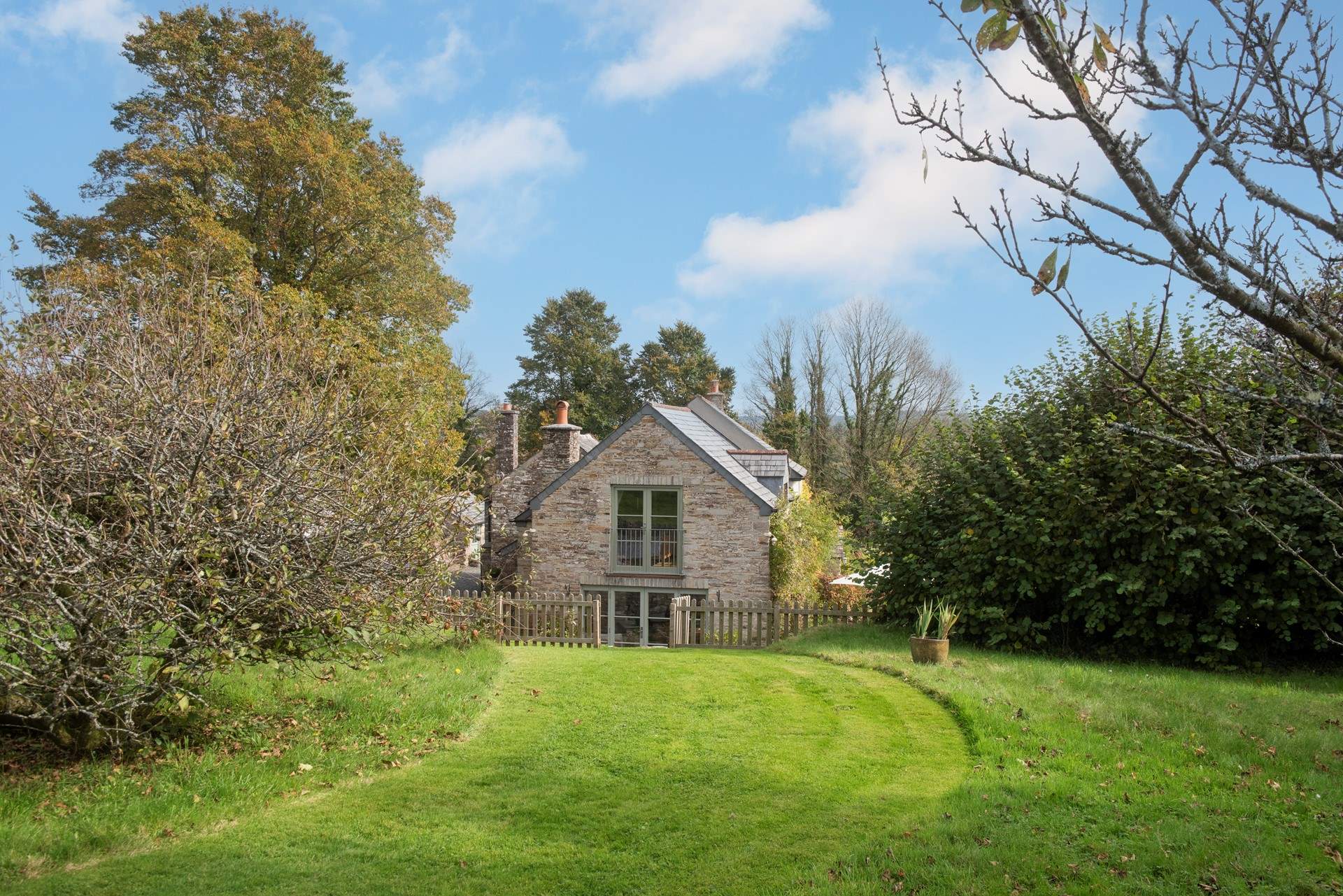 With its tiered design, the garden is a delightful blend of beauty and tranquility.