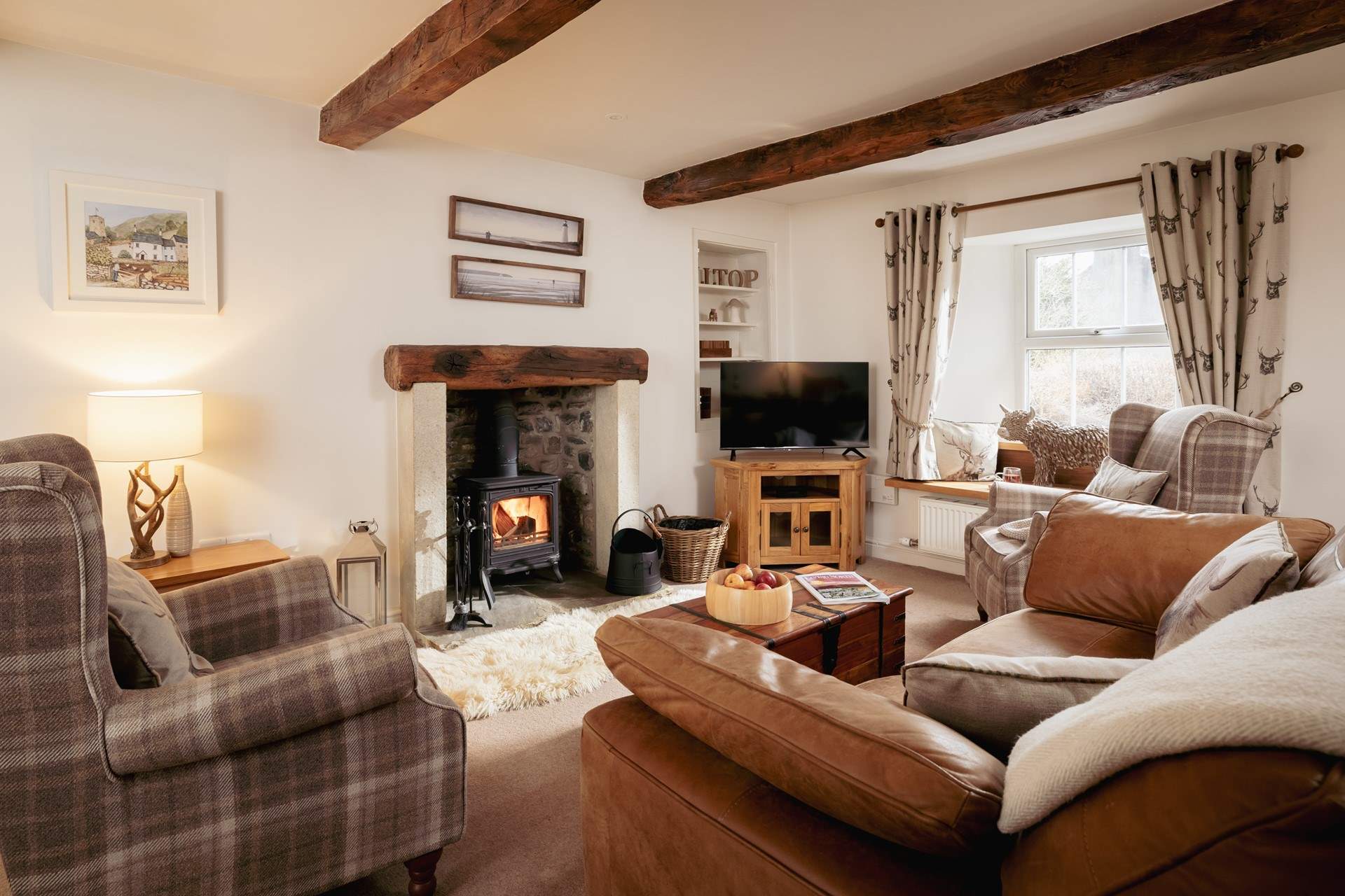 The sitting-room is so cosy and inviting, you won't want to leave. 