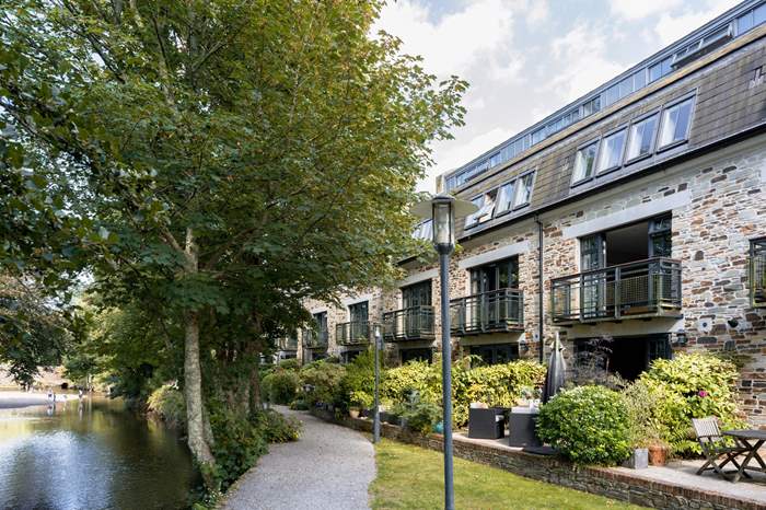 The Moorings is a 3 bedroom cottage with river views in Lostwithiel, South Cornwall.