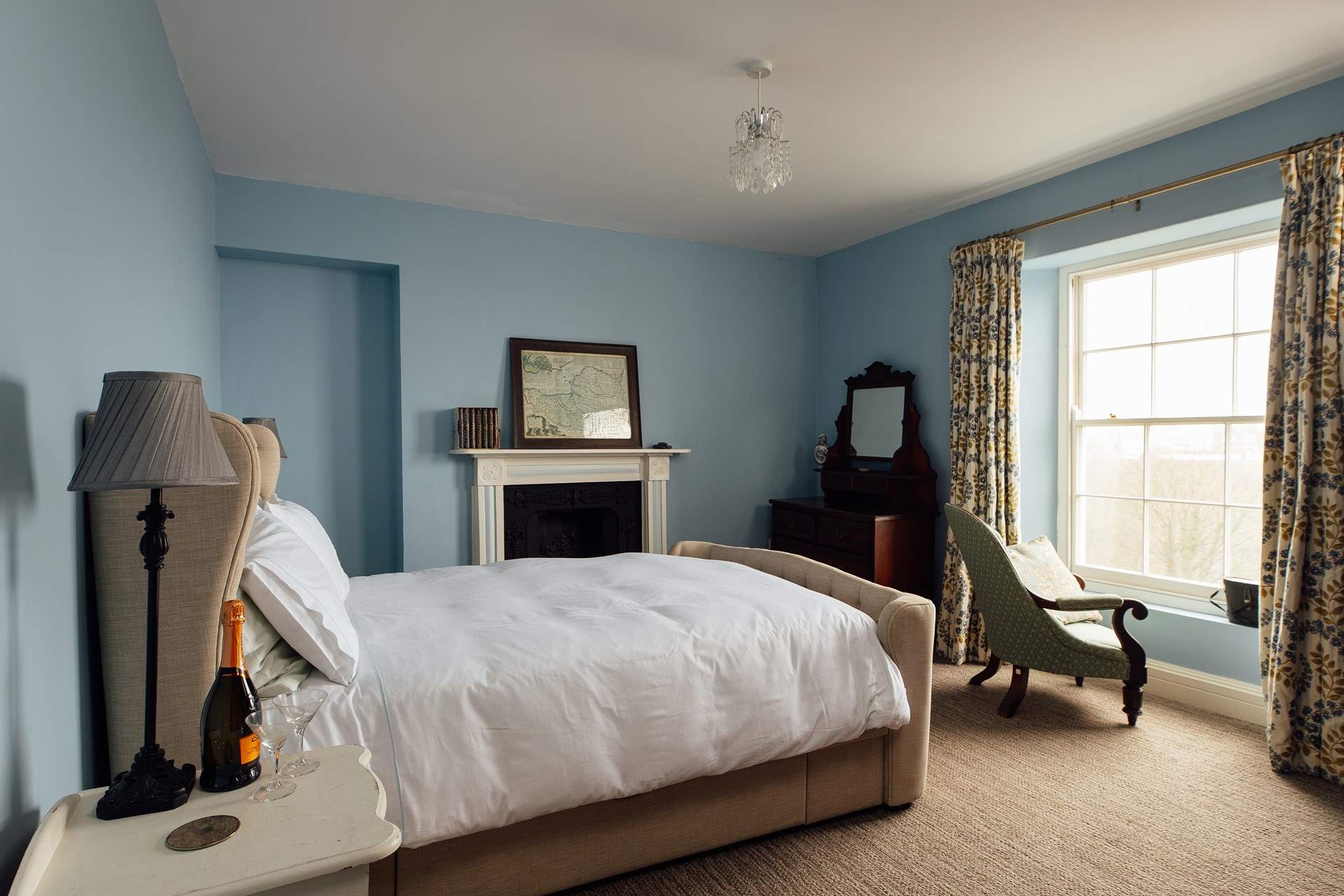 The spacious captain's room with sea views. 