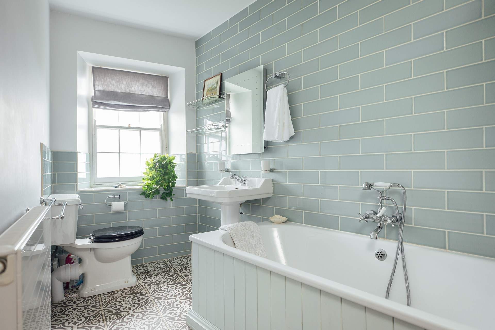 Airy family bathroom on the first floor with a sea view. 