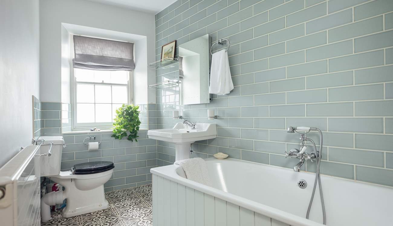 Airy family bathroom on the first floor with a sea view. 