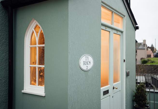 From Ty Rhos take the short walk to all the amenities and choice of good eateries in the town, or stroll down the hill to the harbour at Lower Town. 