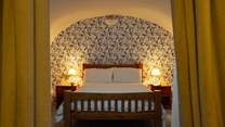 Double room on the lower ground floor, with a shower-room, kitchen. sitting-room and utility-room on the same level. 
