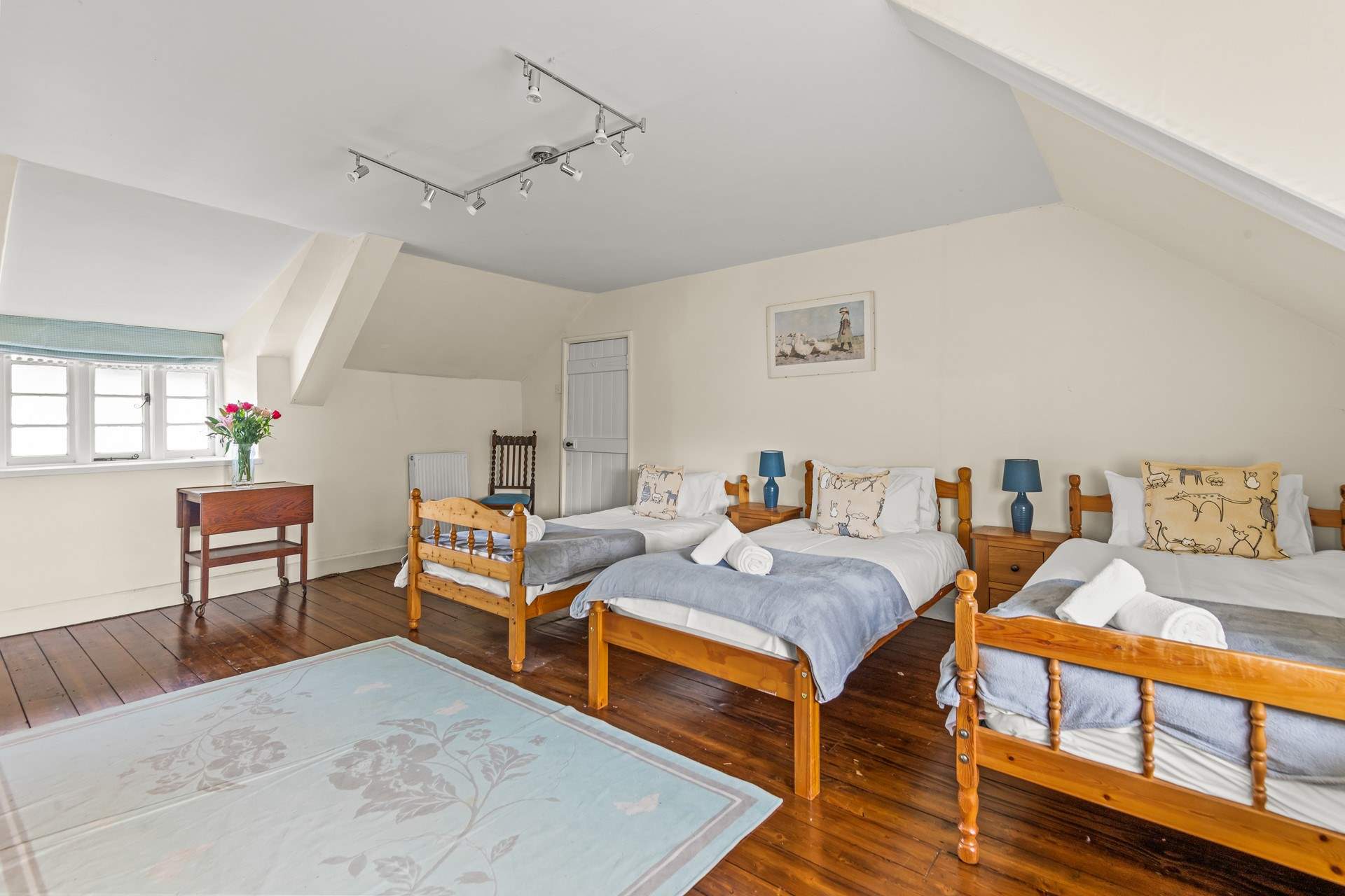 The children's room is a great space. Plenty of space to enjoy a jigsaw or any other game they fancy.