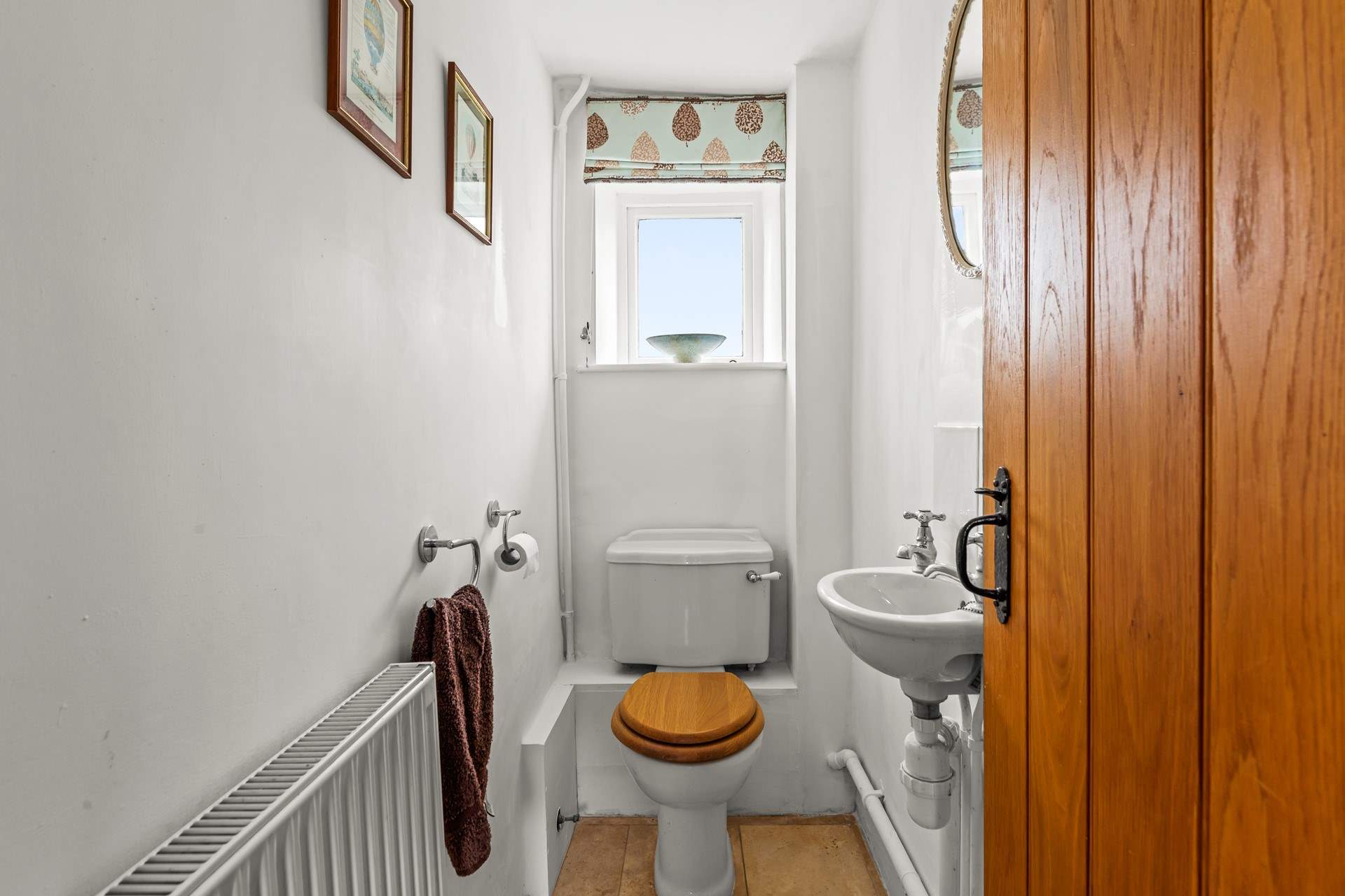 The very handy cloakroom on the ground floor.