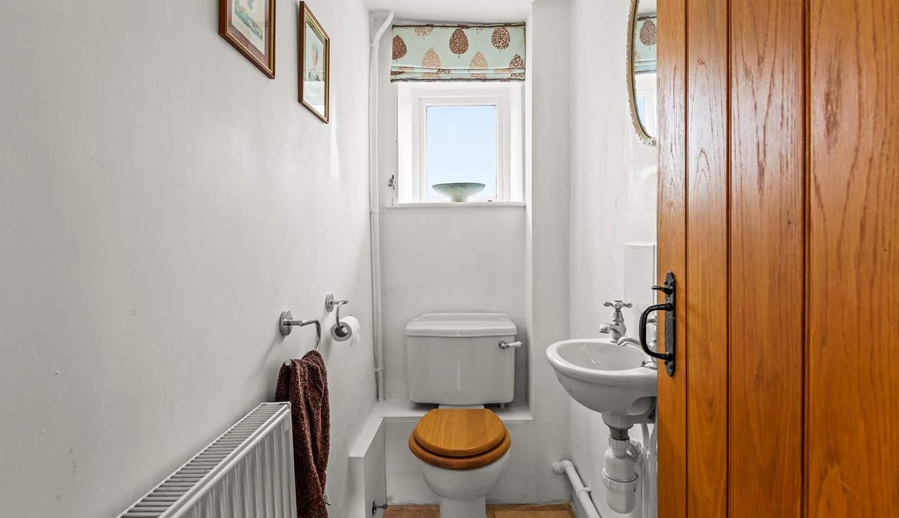 The very handy cloakroom on the ground floor.