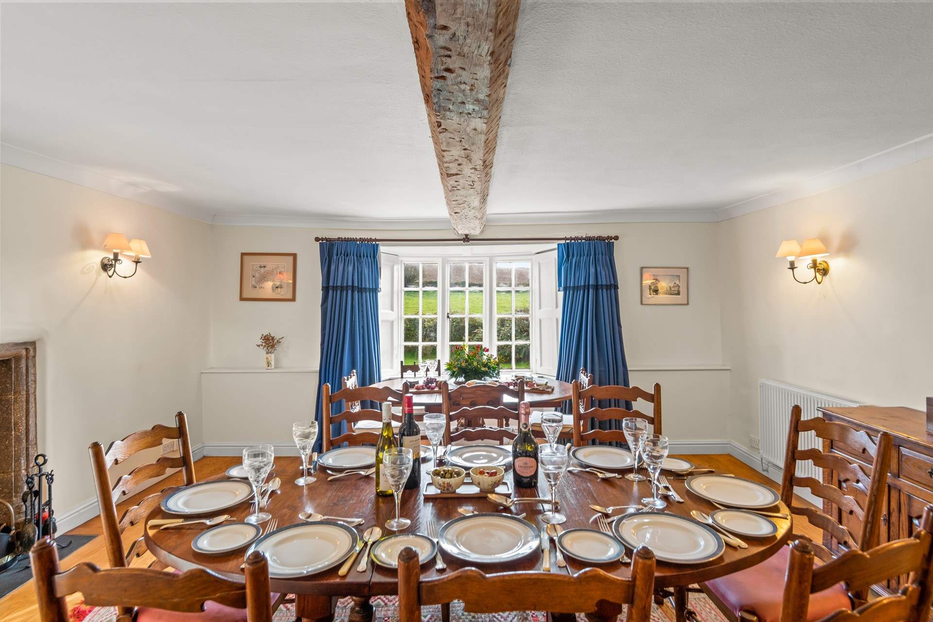 Plentiful seating for the whole party.