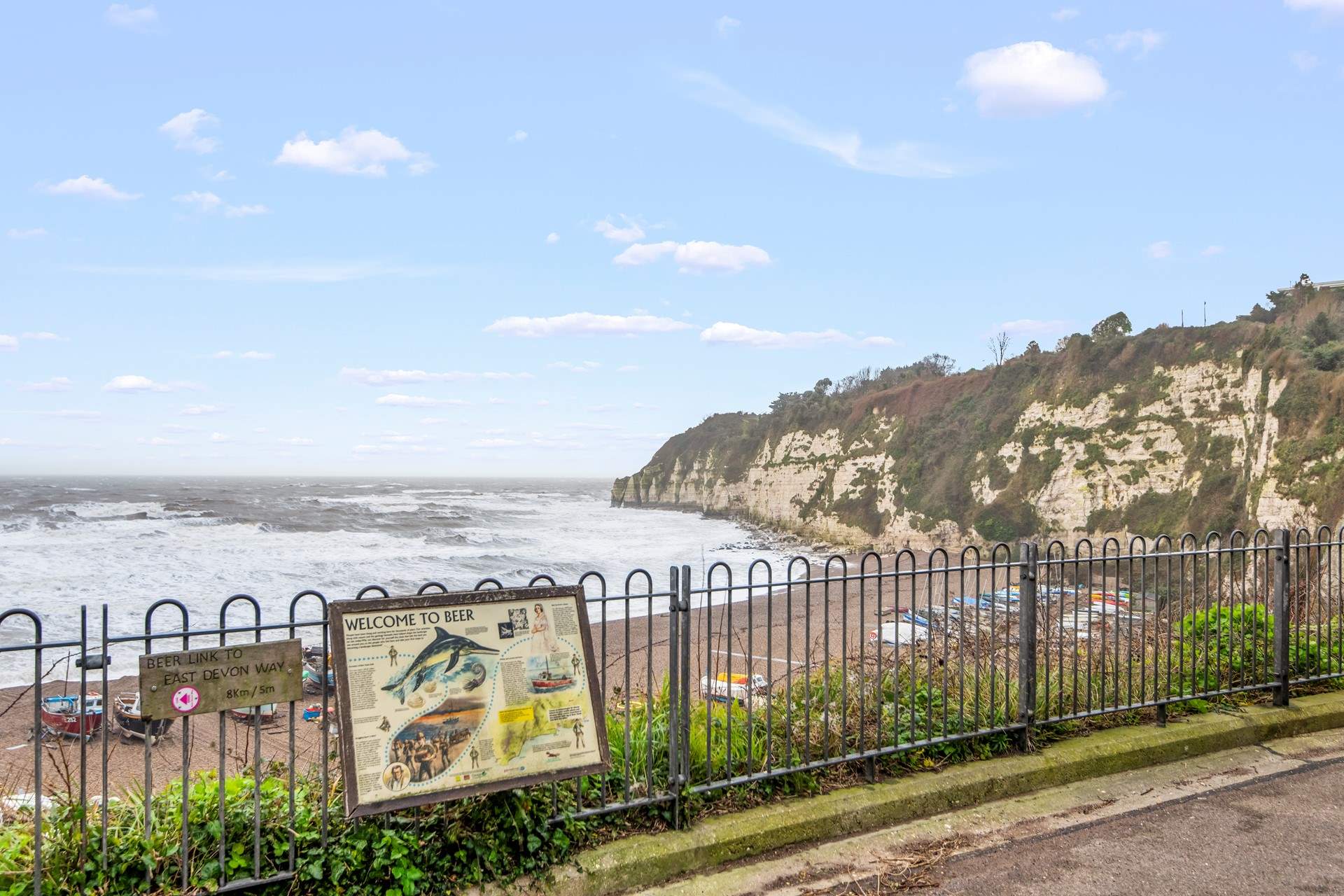 Beer beach is only 500 yards away - a delightful walk (downhill) will find you enjoying this beautiful hotspot.