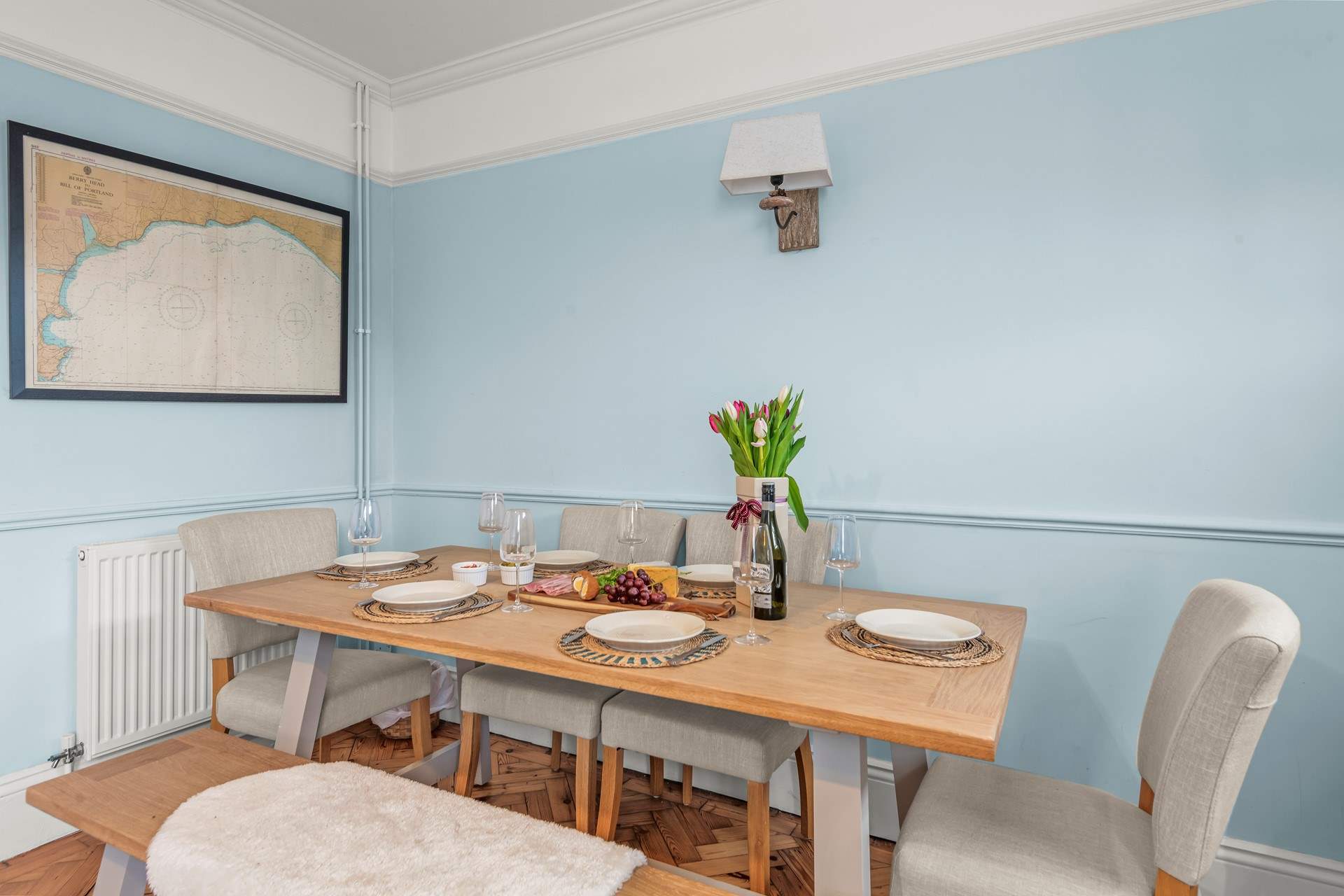 Laying up a feast at this lovely dining-table is so easy to do.