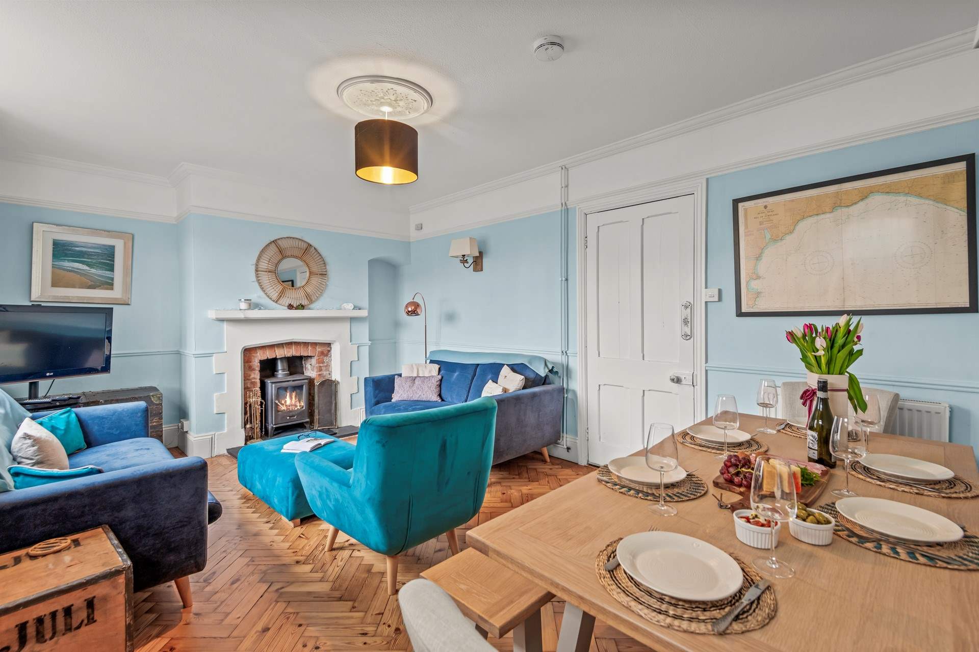 The sitting/dining-room is the perfect sociable space.