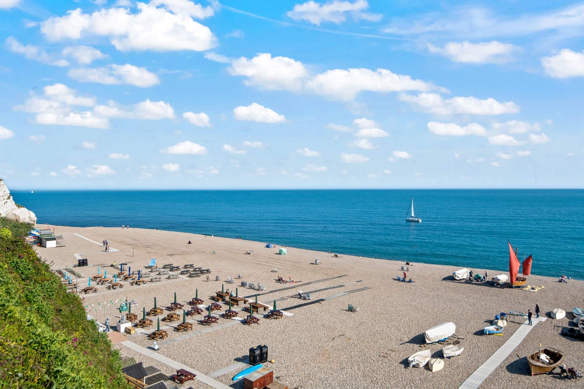 Beer beach is only 500 yards away - a delightful walk (downhill) will find you enjoying this beautiful hotspot.