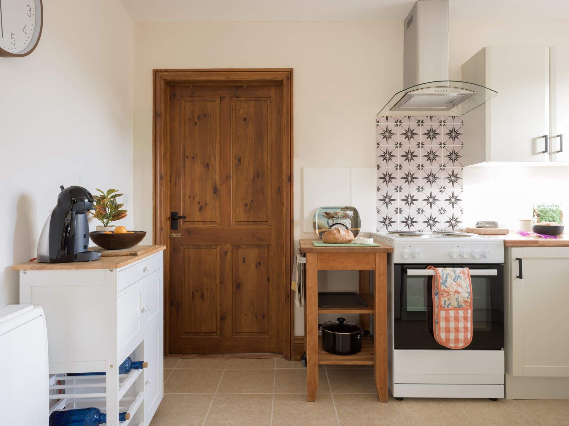 Simple pared back styling throughout enhances the sense of calm and warmth.