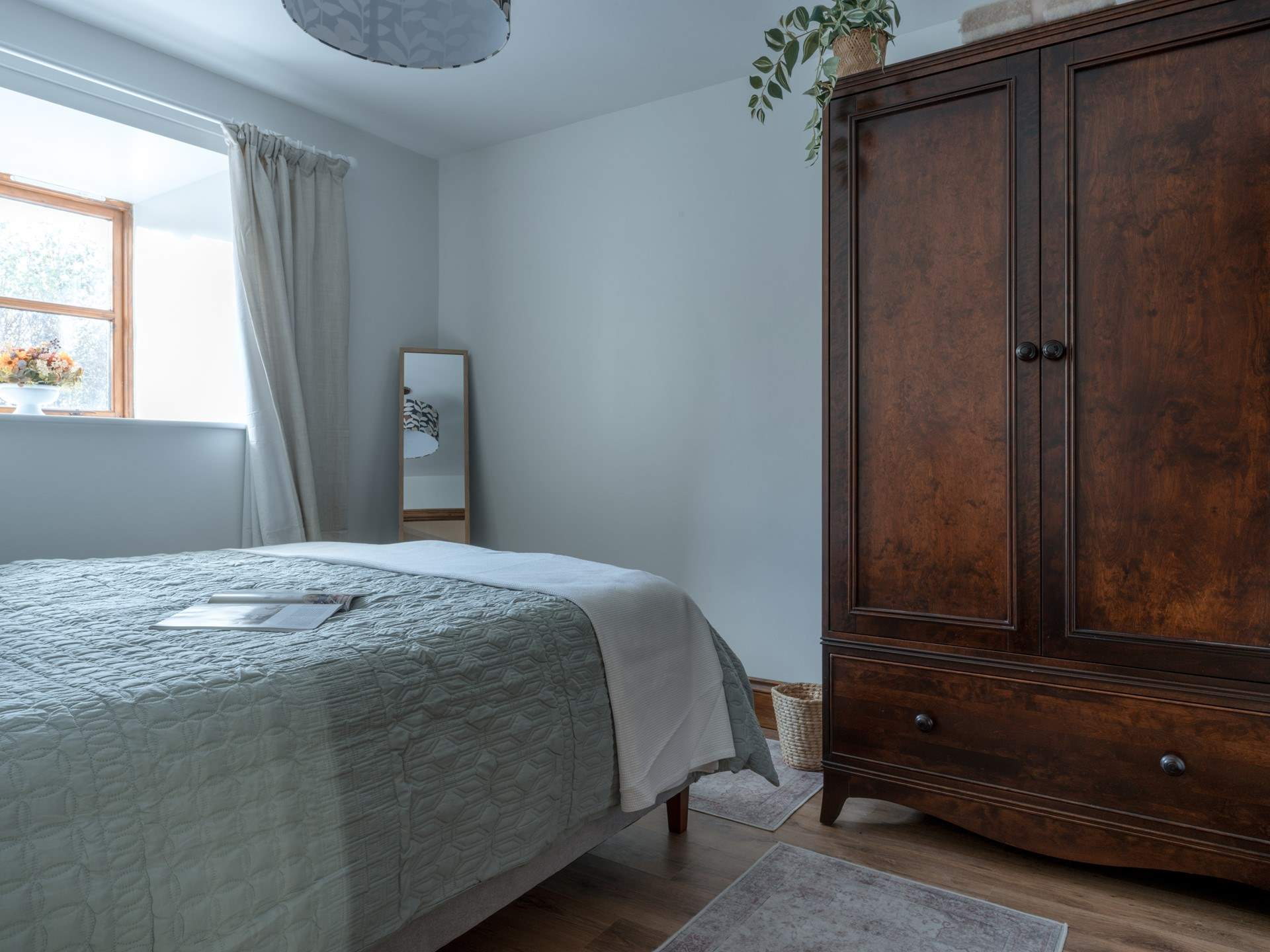 Plenty of space and flooded with natural light.