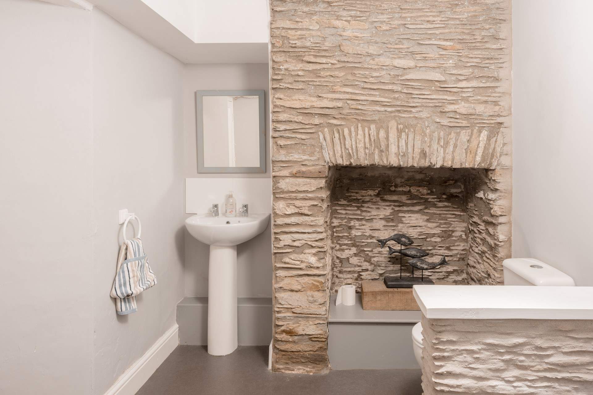 There's also a handy downstairs cloakroom.