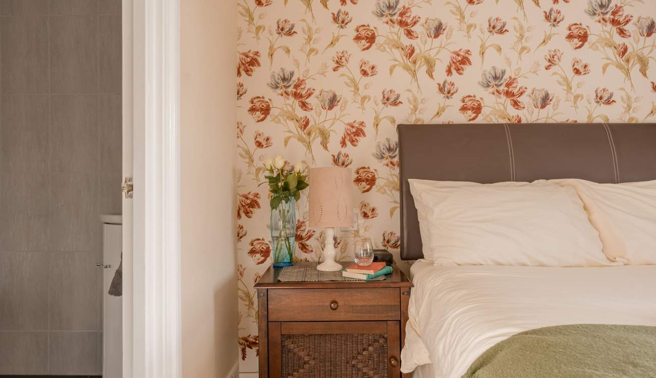 There's also a handy en suite shower-room...