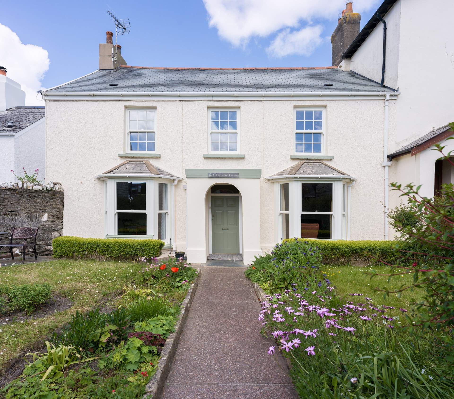 Barricane House is a grand house in the heart of Mortehoe with the beach minutes away.