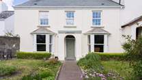 Barricane House is a grand house in the heart of Mortehoe with the beach minutes away.