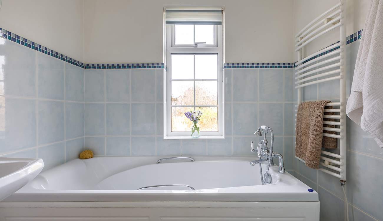 Enjoy bubble-topped soaks.