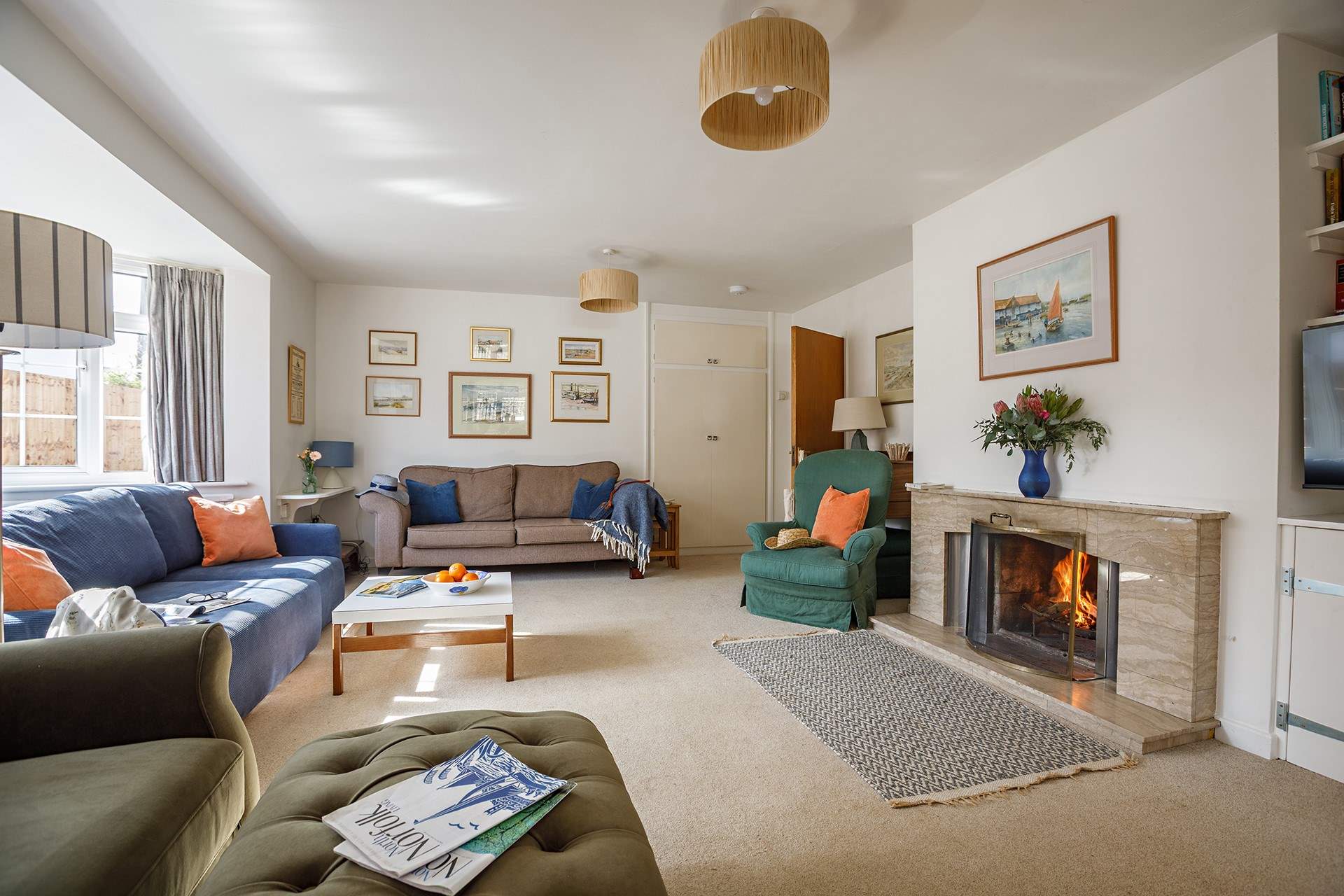 Perfect for your year-round holiday, this retreat is in the best location just yards from the beach.