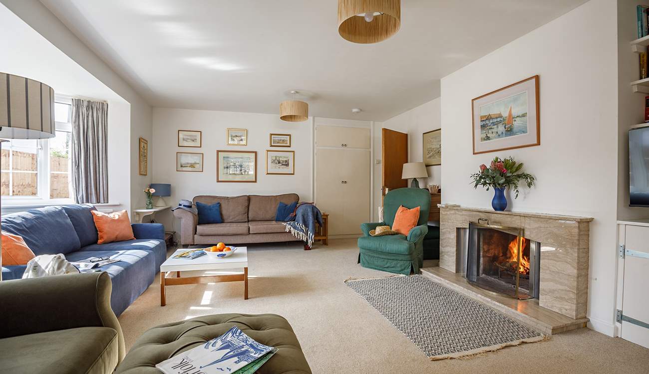 Perfect for your year-round holiday, this retreat is in the best location just yards from the beach.