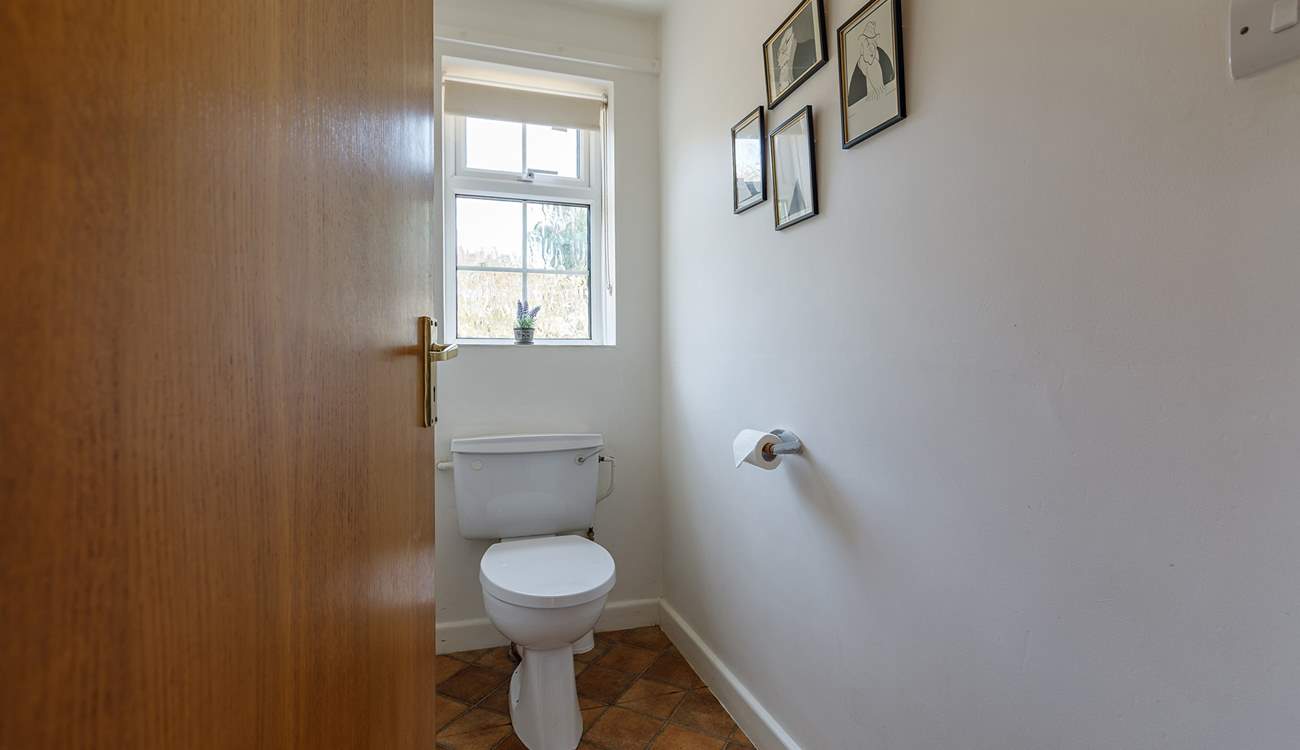 An extra WC is located next to the utility-area, handy during barbecues in the garden.