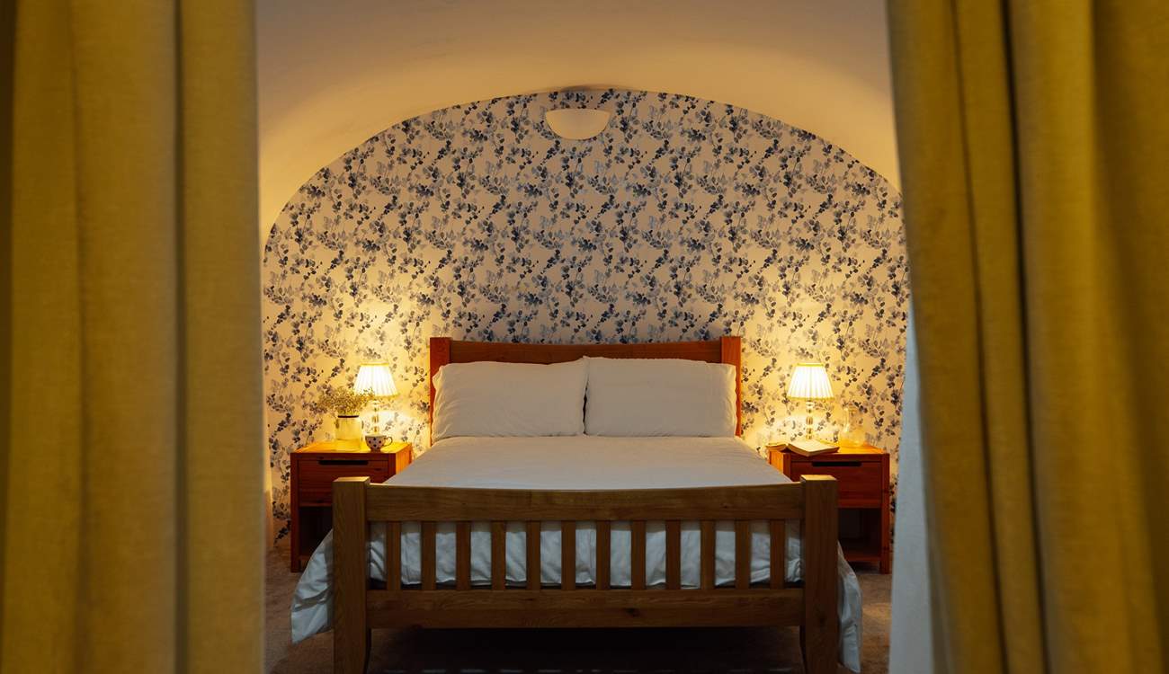 Escape to Cwtch y Rhos. Turn down the lights and enjoy the ideal romantic retreat for two. 