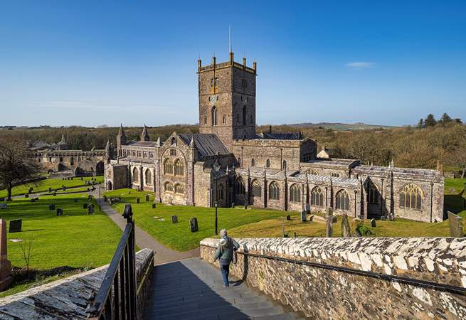 Magnificent St Davids' cathedral. Wander the mystical smallest city in the UK, browse unique shops, galleries and an array of good eateries. The glorious beach, Whitesands, is nearby. 