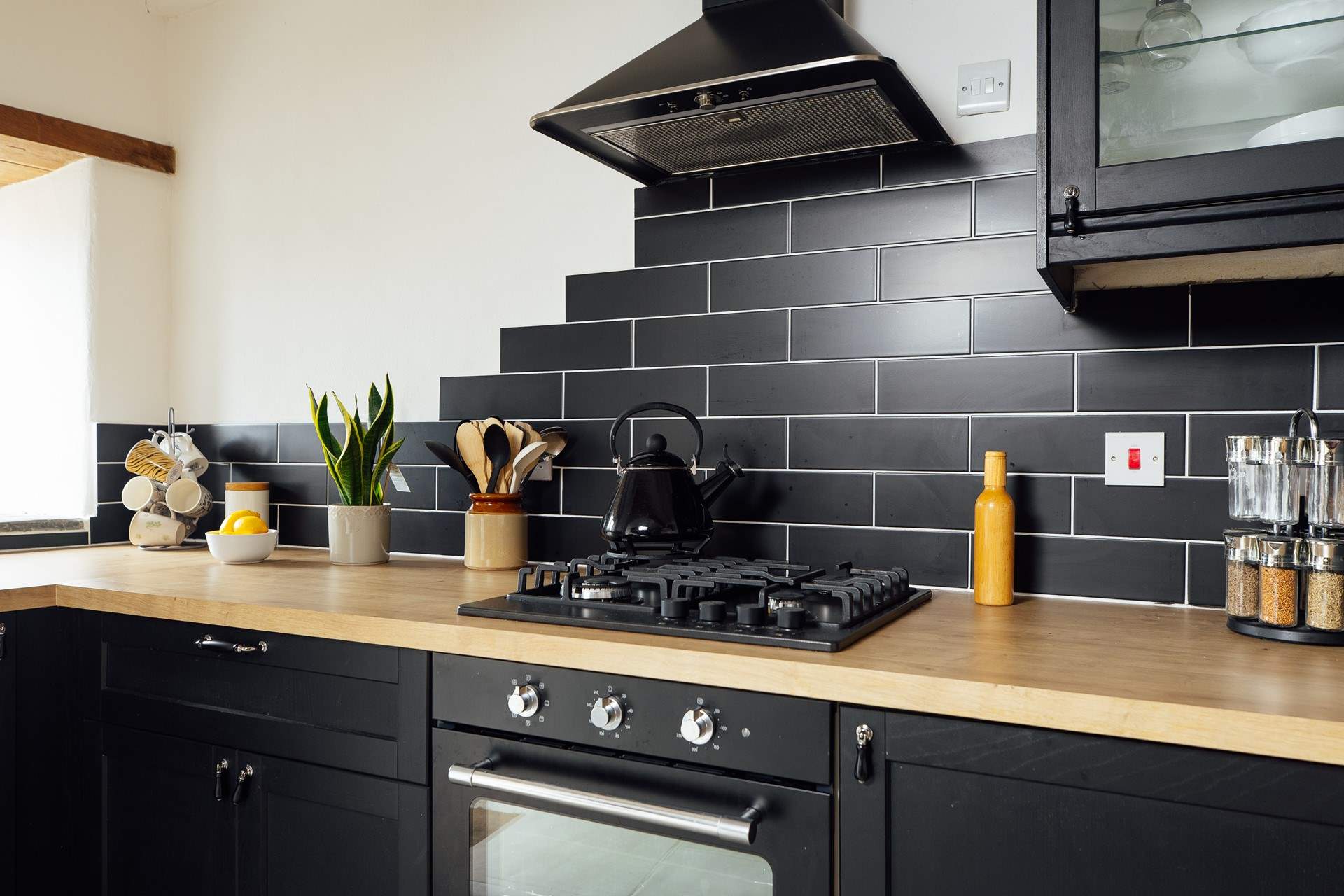 Choose to dine in, or stroll to the many good eateries in Fishguard. 