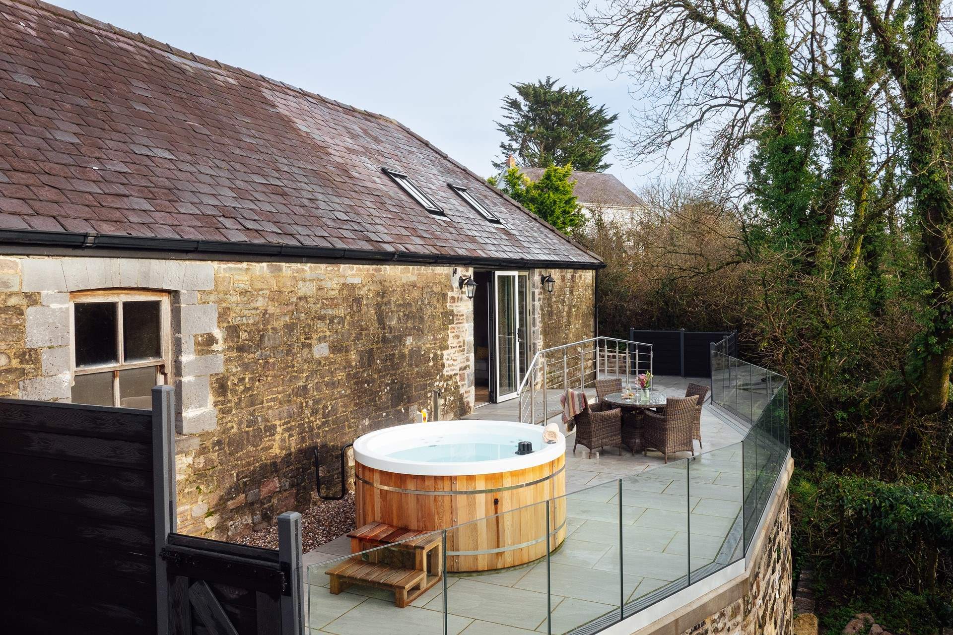 Such a delightful location. 