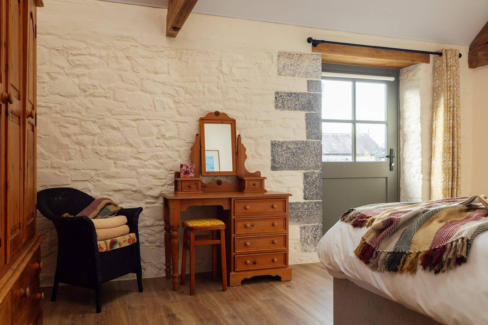 You  have the choice of two spacious en suite bedrooms. 