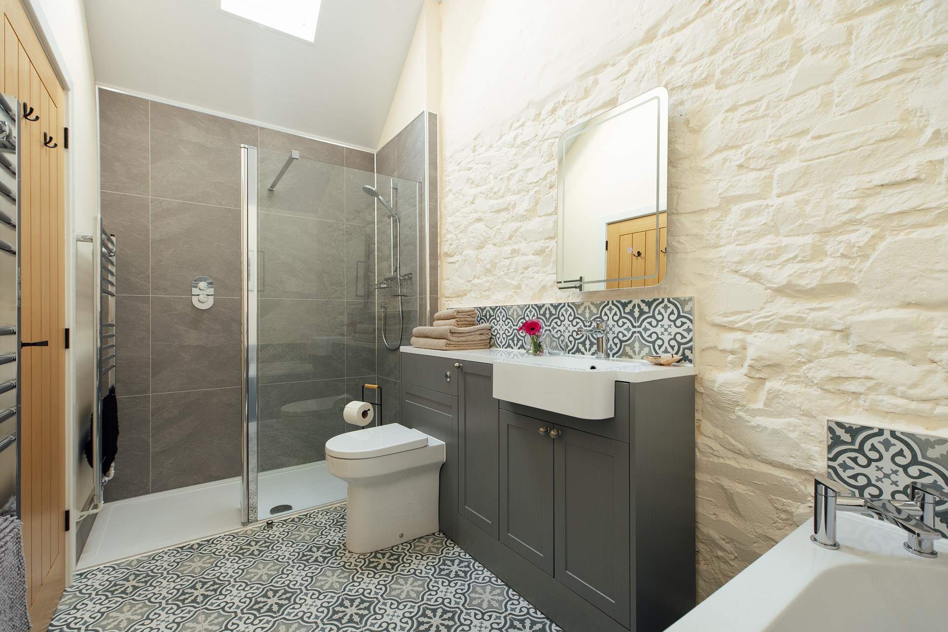 Both bedrooms have luxurious en suite bathrooms with a bath and separate shower cubicle. 