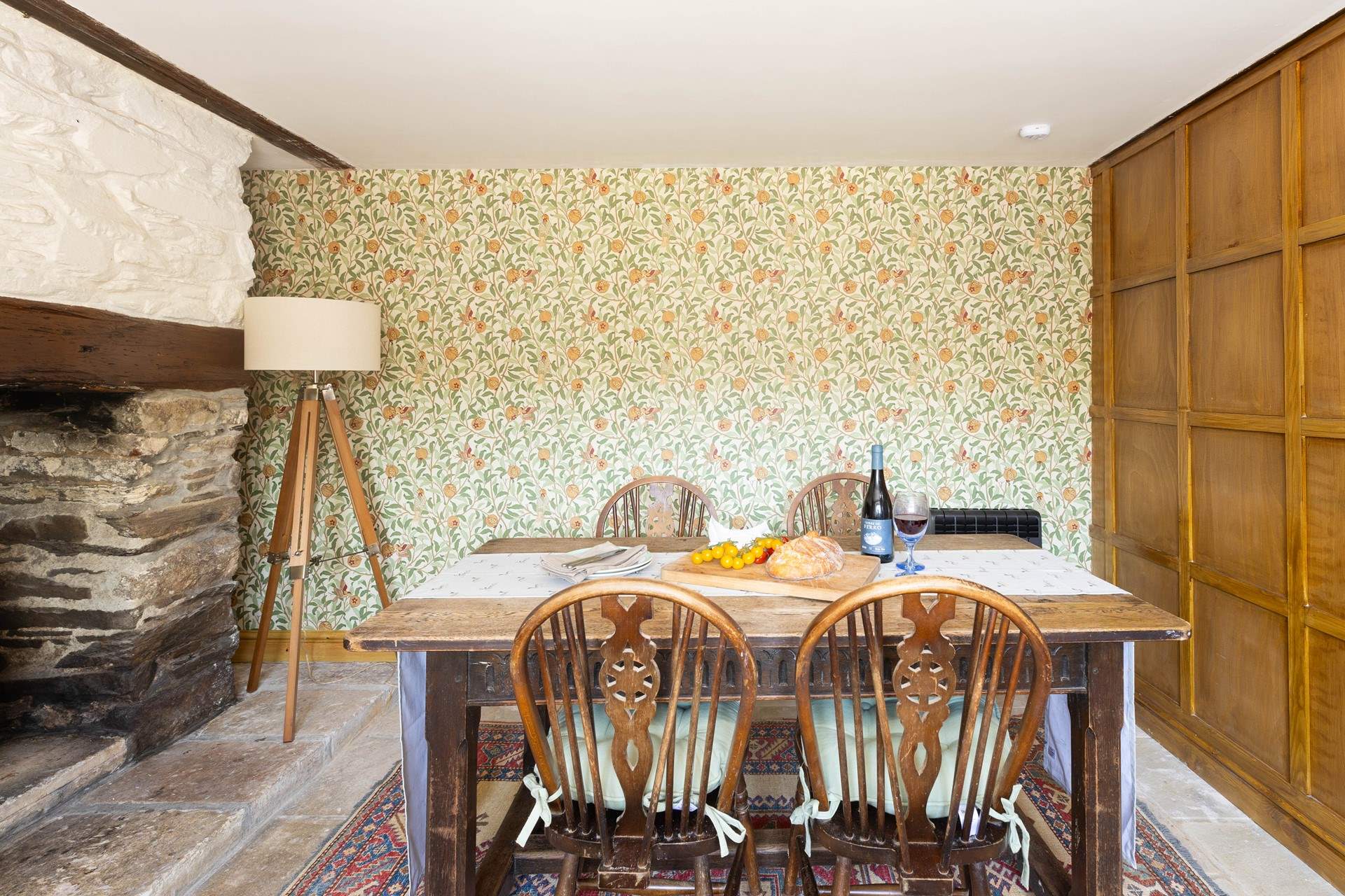 What a charming space to spend many hours relaxing together. 