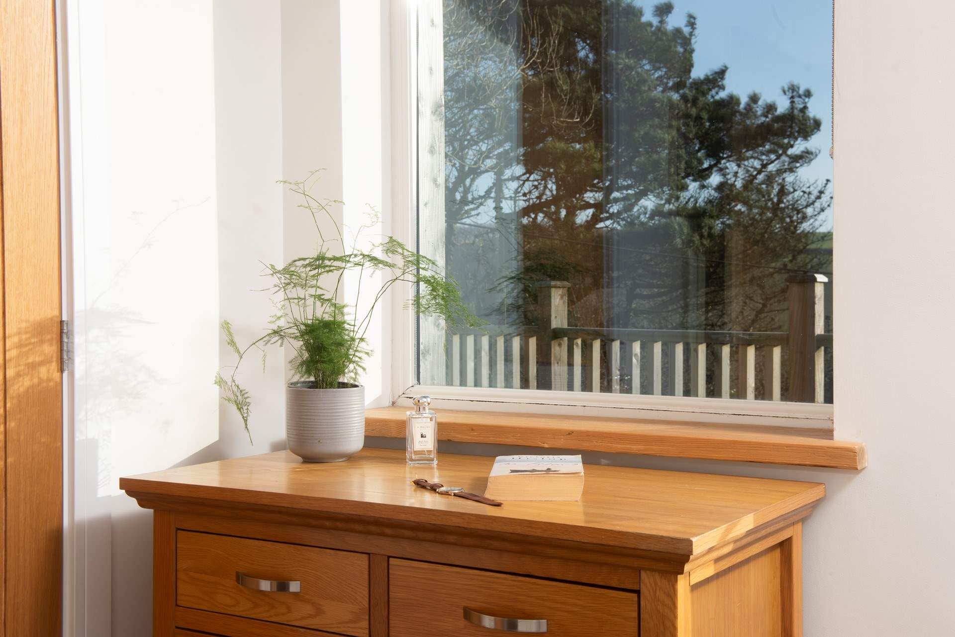 Treat yourself to a well deserved break at Larch Cottage, in the 'forgotten corner' of Cornwall.