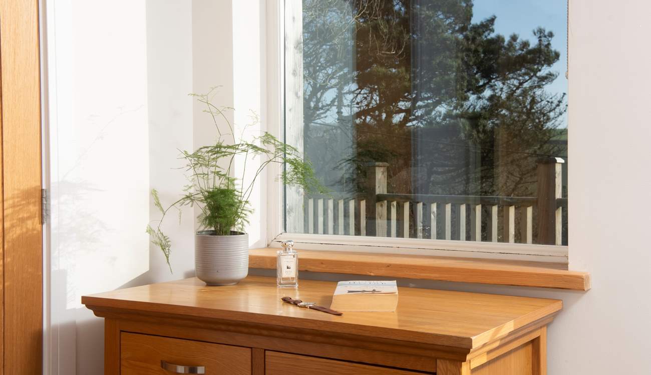 Treat yourself to a well deserved break at Larch Cottage, in the 'forgotten corner' of Cornwall.