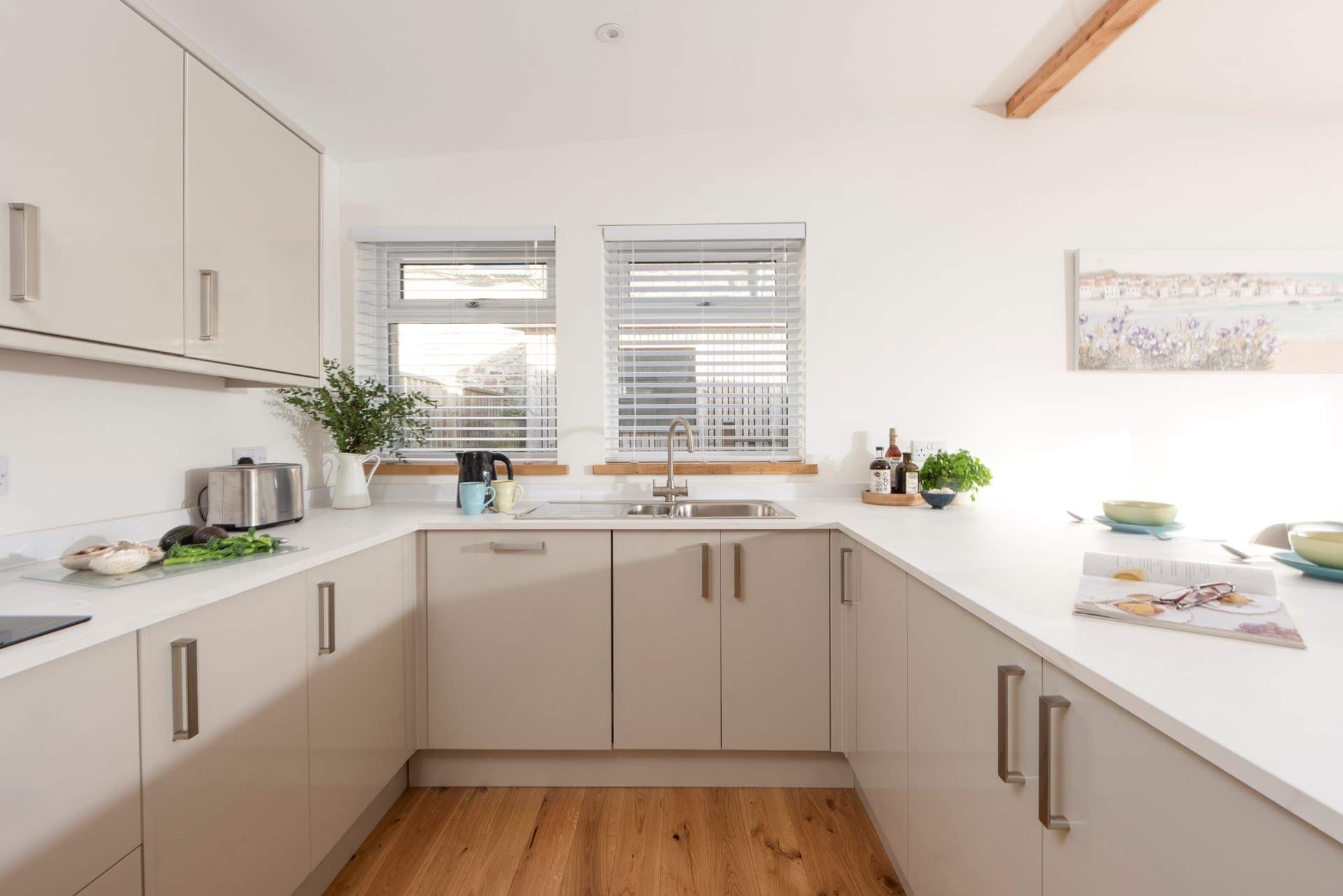 A contemporary kitchen that makes cooking feel simple, stylish and satisfying.