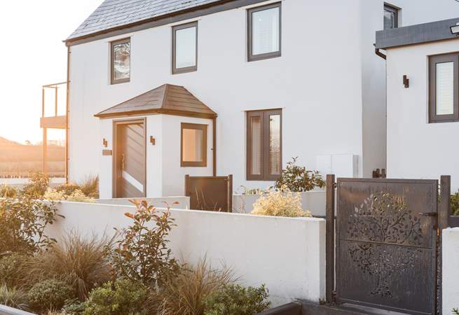 Welcome to Boathyde with The Moorings next door which is fully enclosed with its own garden to the rear of the house.