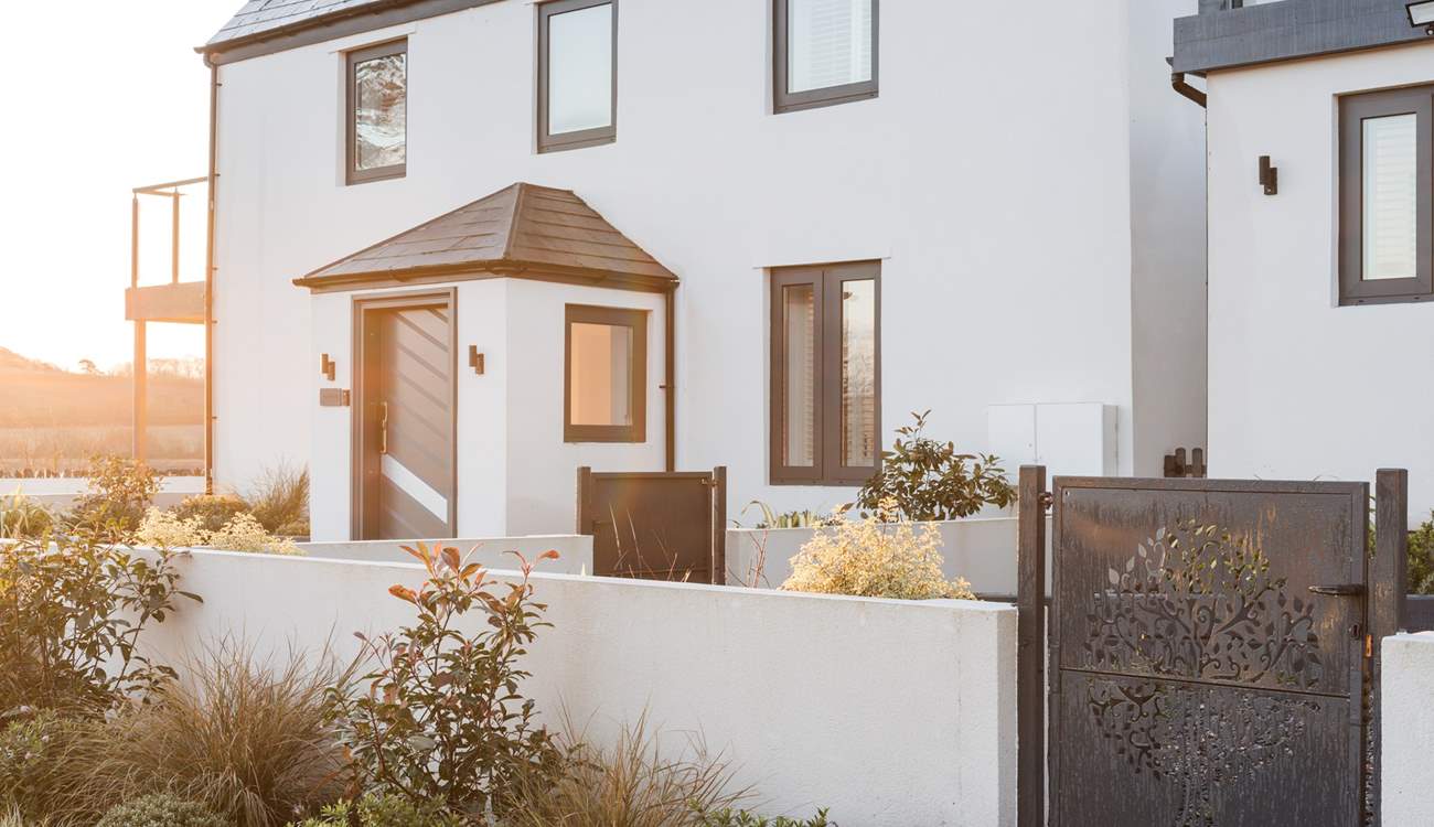 Welcome to Boathyde with The Moorings next door which is fully enclosed with its own garden to the rear of the house.