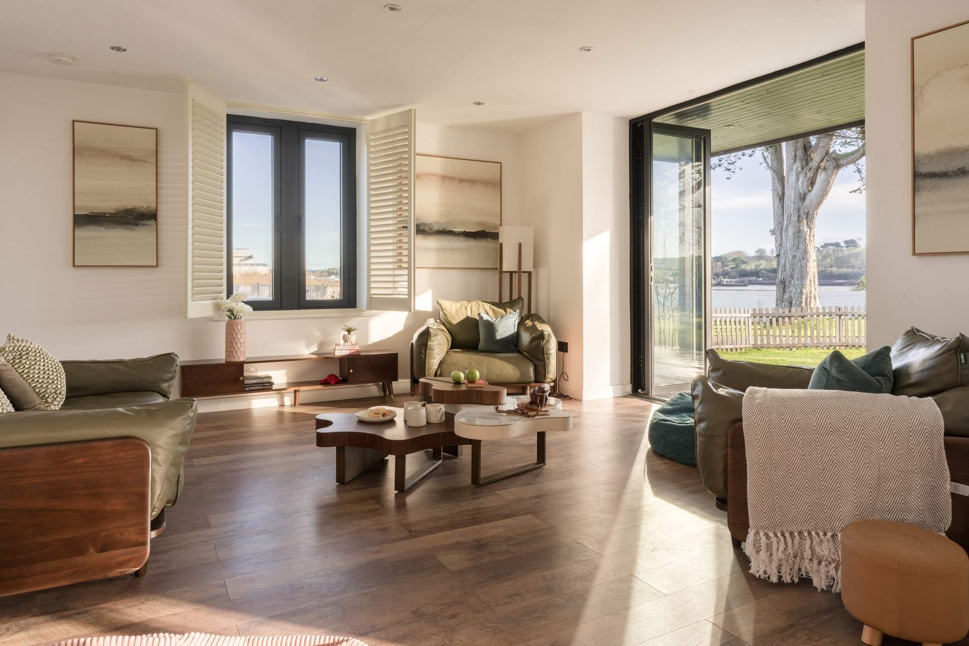 An ever-changing picture thanks to the tide coming and going.