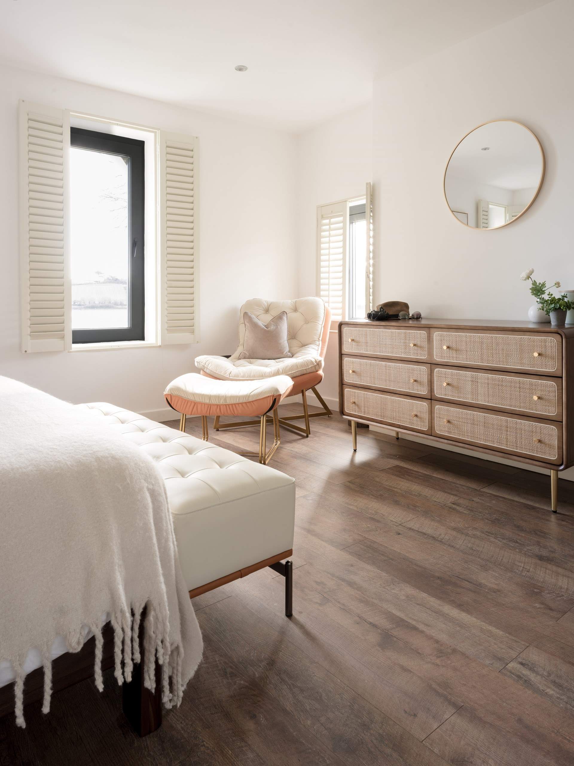 Time to indulge into a holiday read with a view.